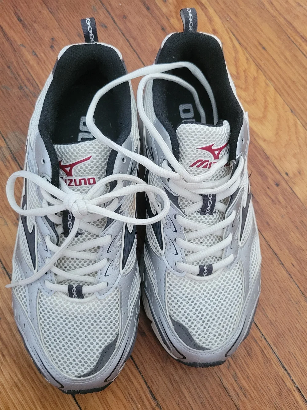 Mizuno White and Gray Mesh Athletic Sneakers with Red Logo